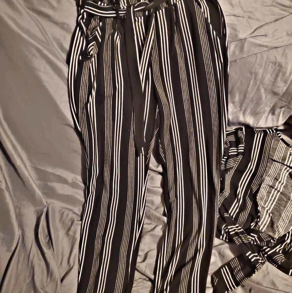 Crop top and matching pants - Picture 3 of 5
